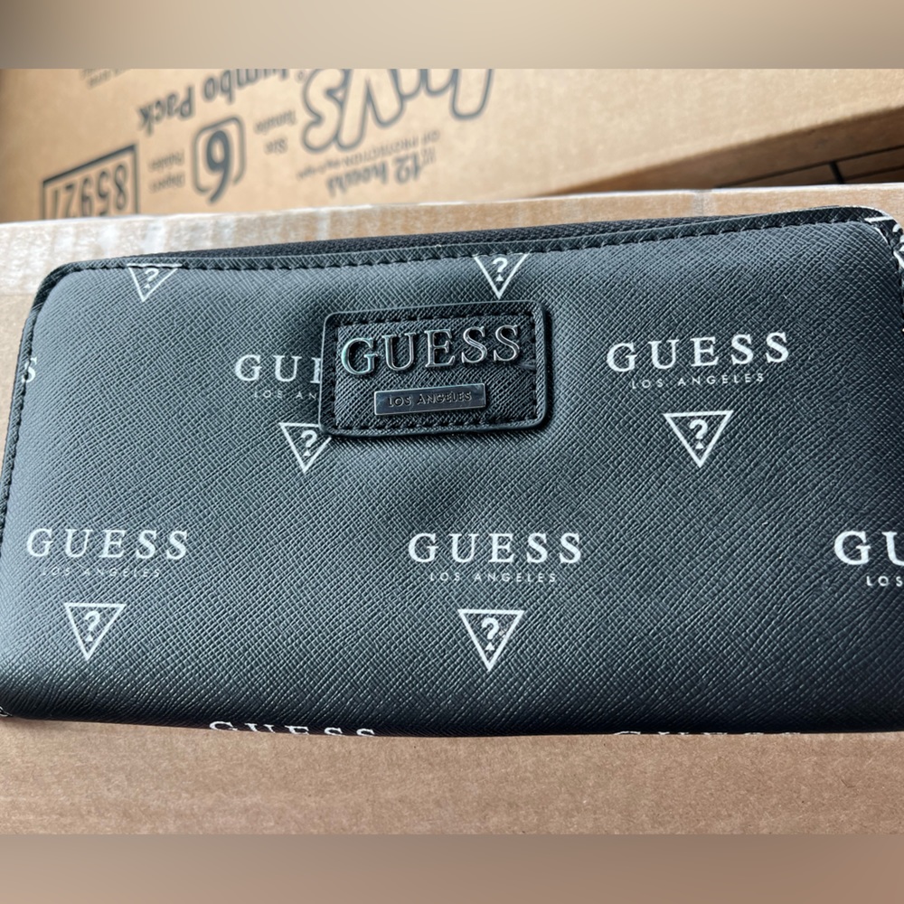 Guess Wallet